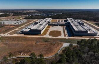 New York lawmakers introduce invoice that goals to halt knowledge middle growth for 3 years