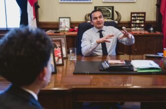 Canadian premier needs to ban social media and AI chatbots for youths in Manitoba