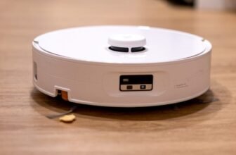 Roborock’s Qrevo Curv 2 Move Is the Final Robotic Mop—If You Don’t Have Corners or Partitions