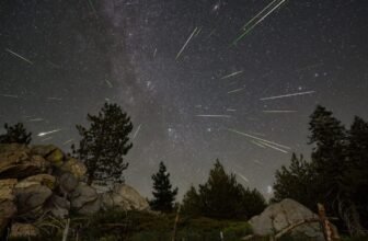 Scientist Spots New Meteor Bathe Linked to a Disintegrating Asteroid