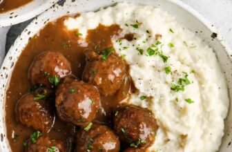 Gradual Cooker Meatballs and Gravy